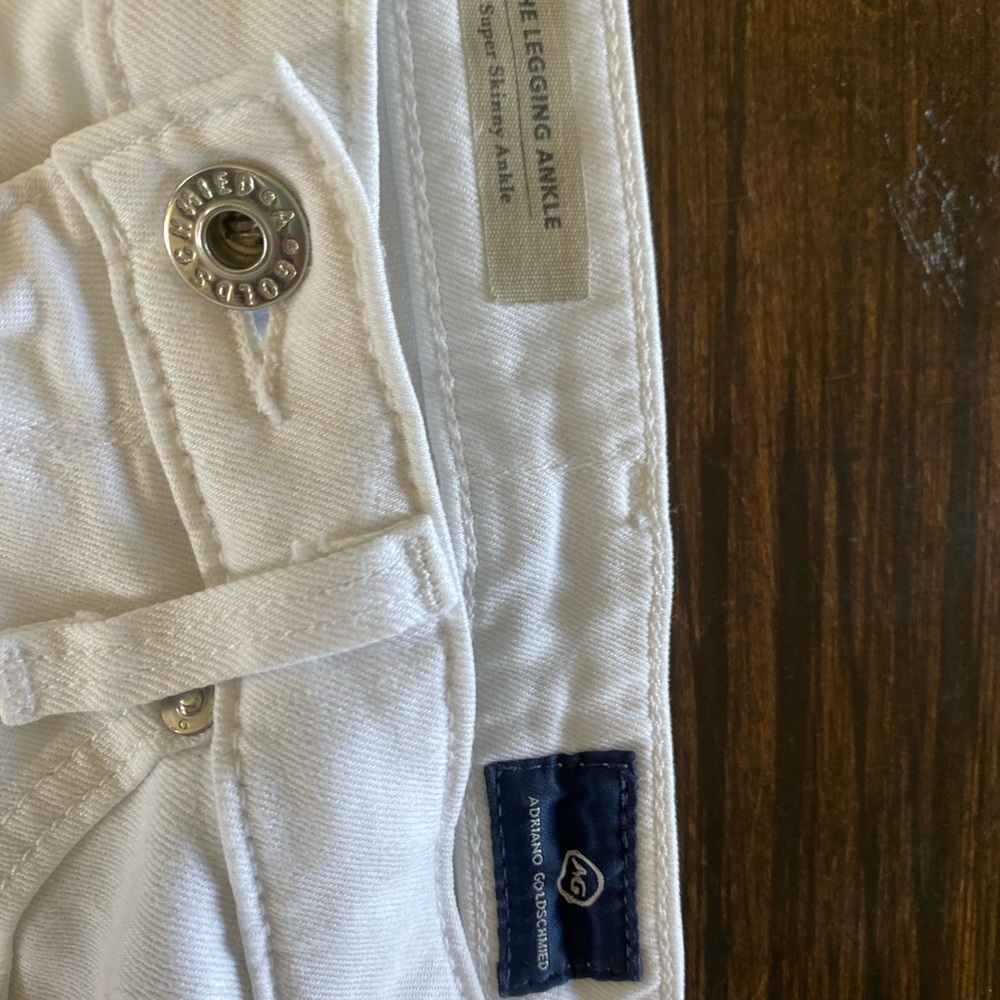 AG skinny ankle jean, white, size 25.